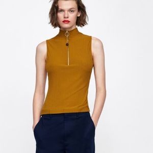 NWOT Zara Robbed top with zipper.